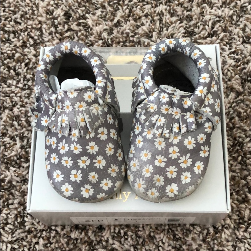 Freshly Picked Toddler Girls Moccasins Sz 3